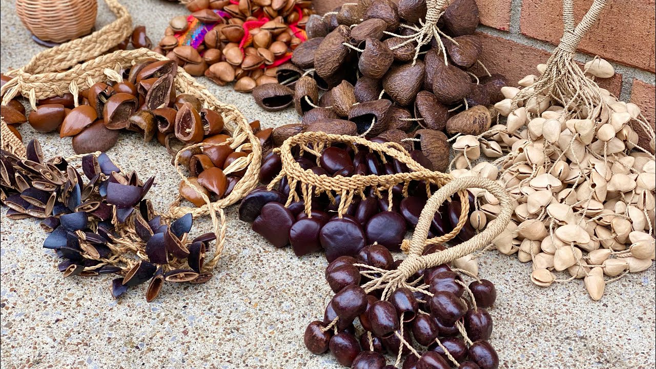 Percussion effects, seeds and rattles