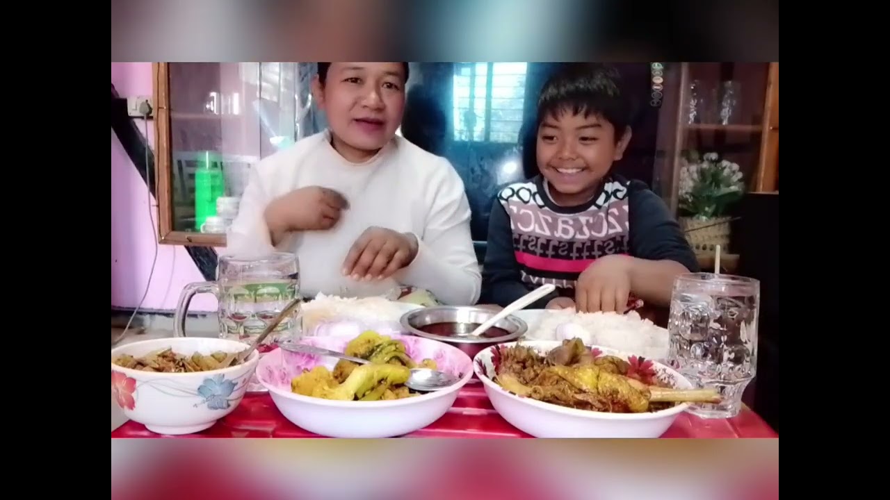 Rockson and Rocksonma the first mukbang 👍👍🫶