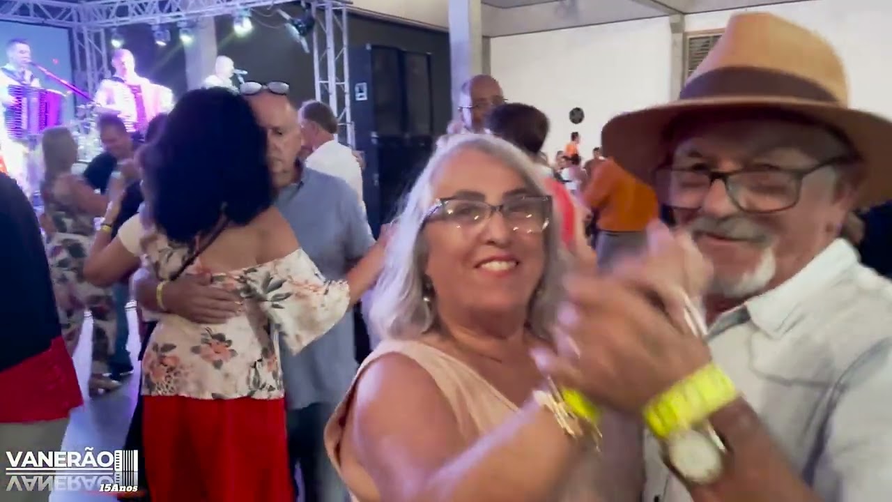 Baile ao vivo - Grupo Vanerão no Choppão em Arroio do Sal RS - Repertório gaucho