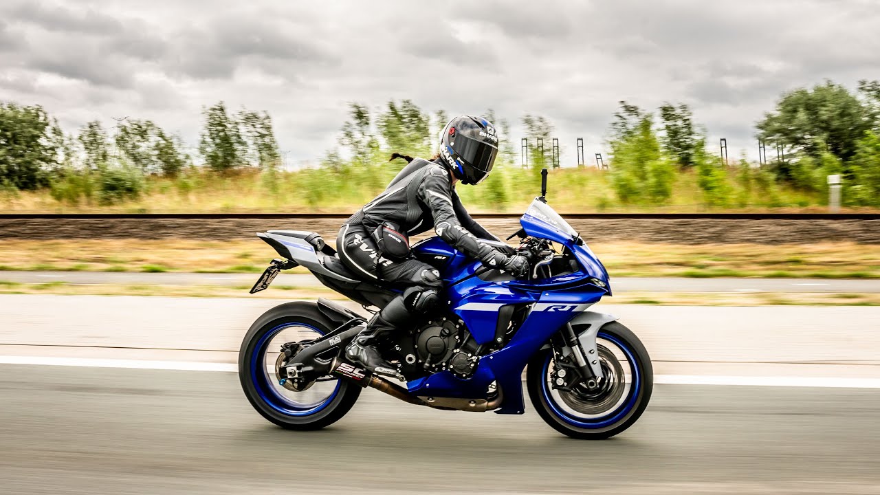 YAMAHA R1 2021 EXHAUST SOUND AKRAPOVIC HEADERS - SC PROJECT CR-T MUFFLER / FLY BY'S / REVS / FLAME
