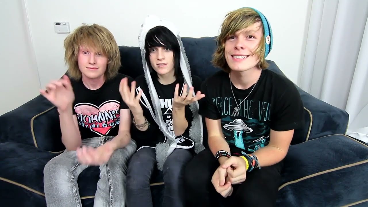 Old cringe emo challenge video