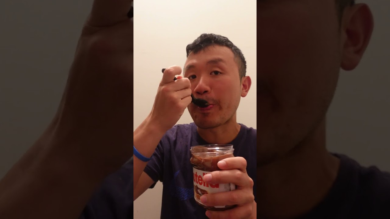 Пробую Нутеллу