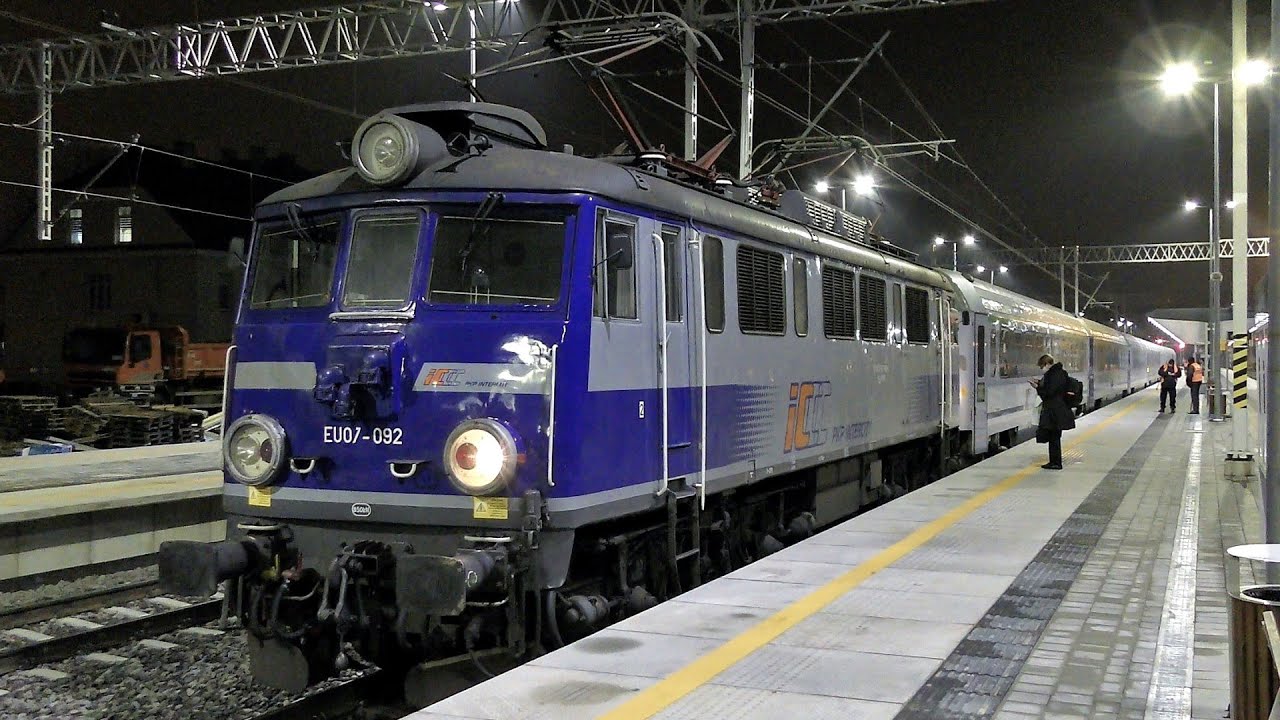EU07-092 z IC Hetman - pierwszy pasażerski w trakcji elektrycznej po linii 68