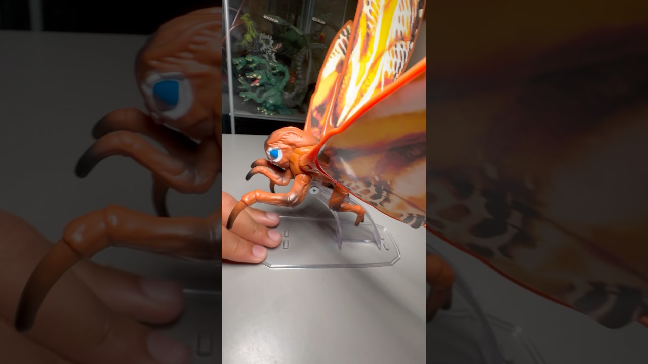 Unboxing Giant Mothra from Playmates Toys. #unboxingfigure #mothra #kaiju #unboxing