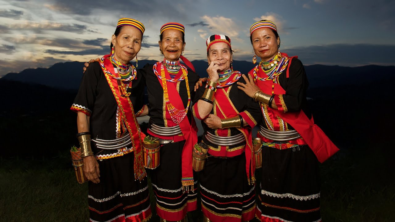 The Last Bidayuh Ring Ladies (Wanita Bidayuh Bergelang Terakhir)