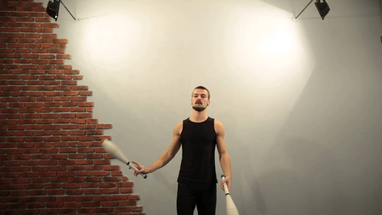 #01. Juggling with 3 clubs