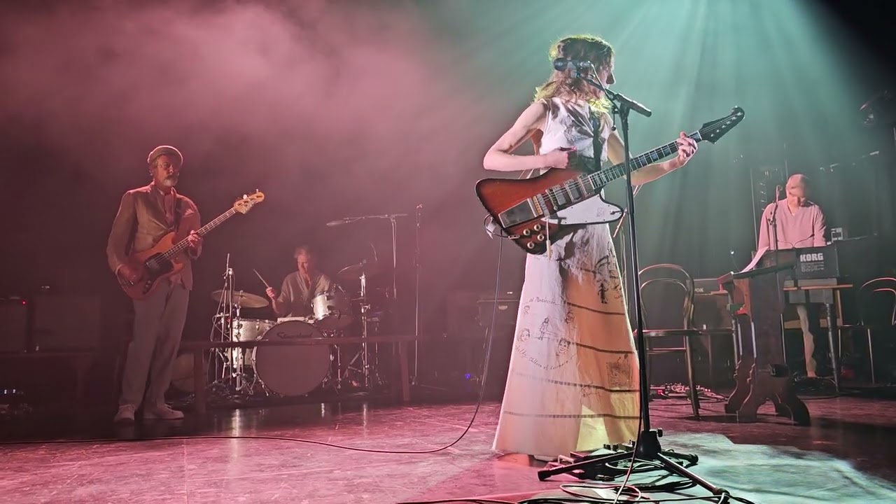 PJ HARVEY 