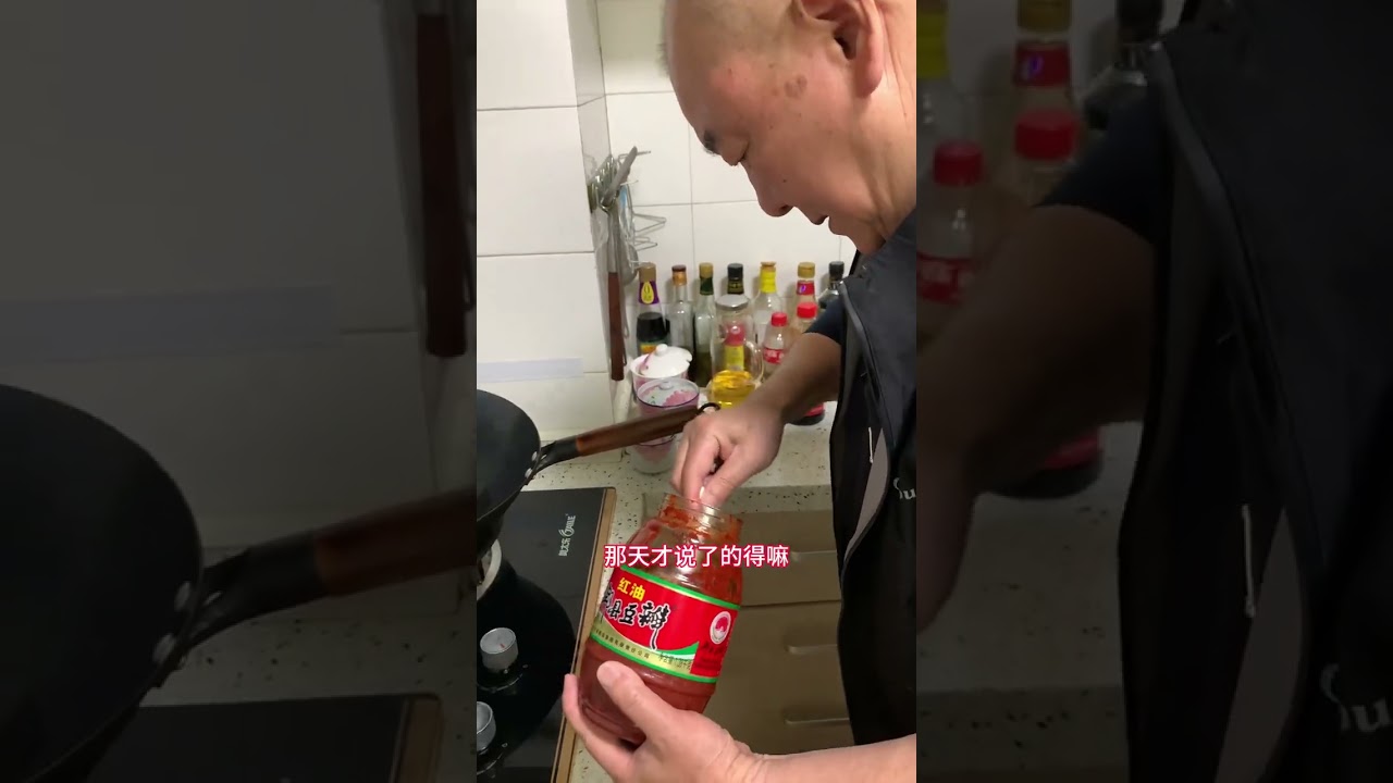 先说断后不乱，我老汉儿不是厨师🍻 不要给我说专不专孽，自己老汉儿弄饭给屋头人吃，全是跟到感觉走，抓住梦的手。今天的烧牛肉，一口都不能放过，下饭、下酒、下面都好香🍻#干杯吧爸爸 #笋子烧牛肉 #微