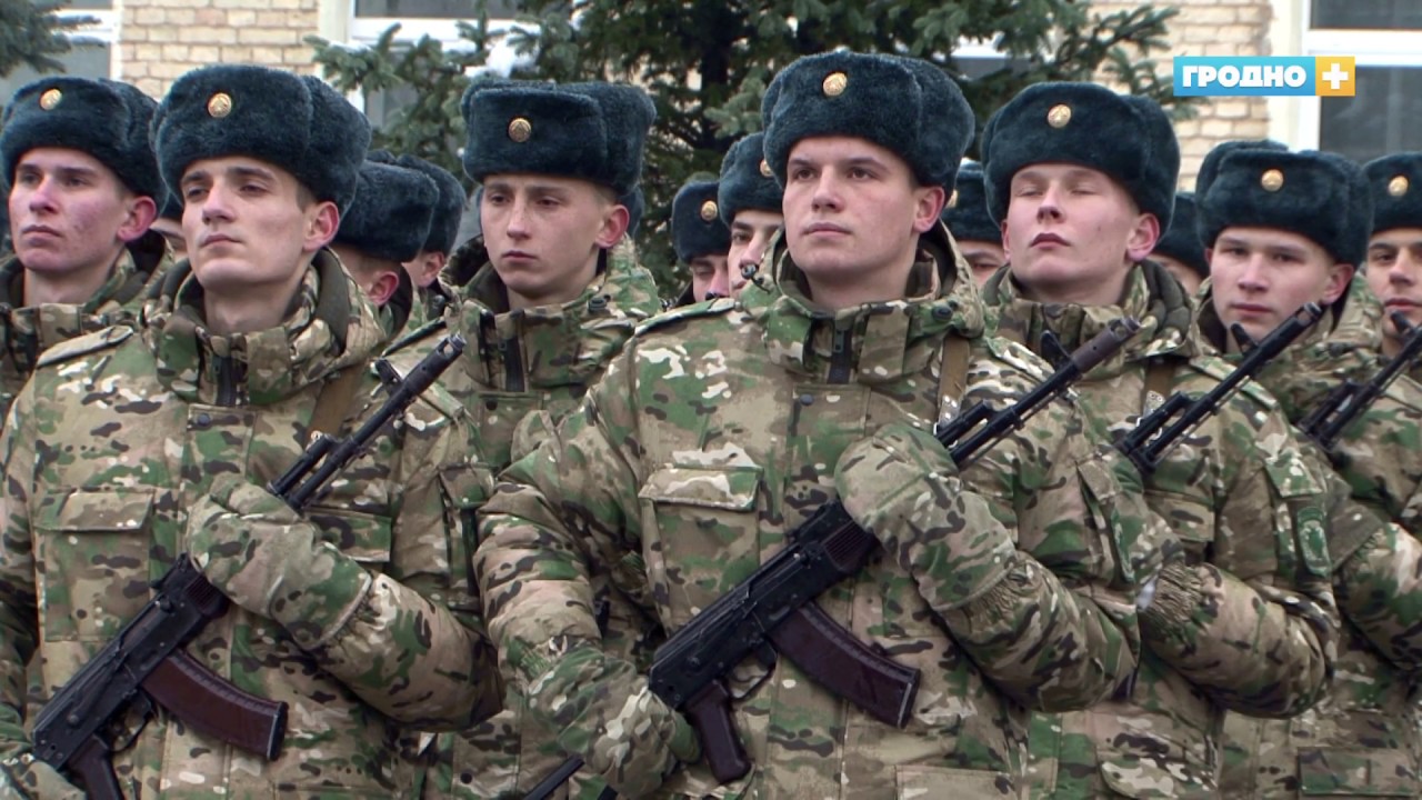 Важный момент в жизни солдата: военнослужащие внутренних войск Гродно приняли присягу
