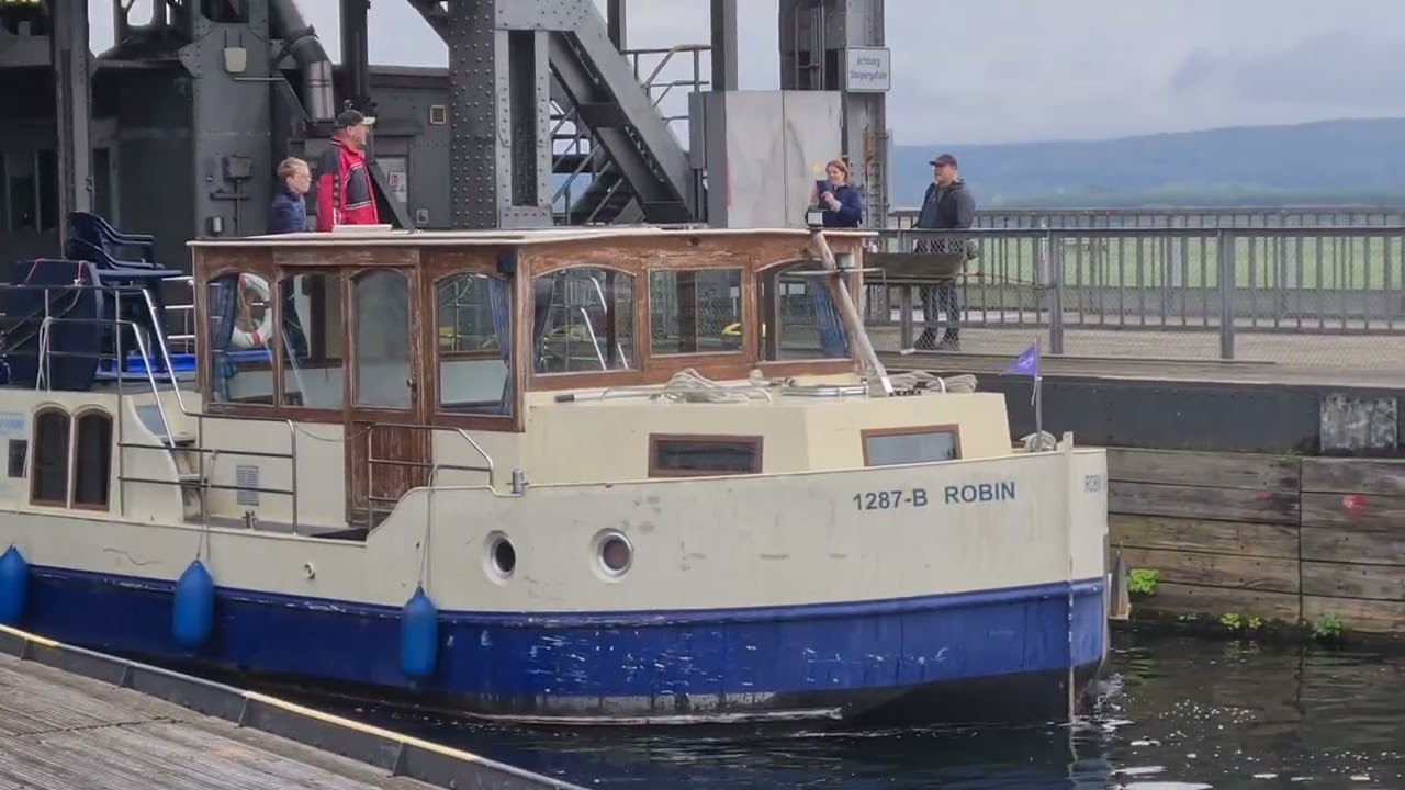 Schiffshebewerk Niederfinow Ausfahrt Motorschiff