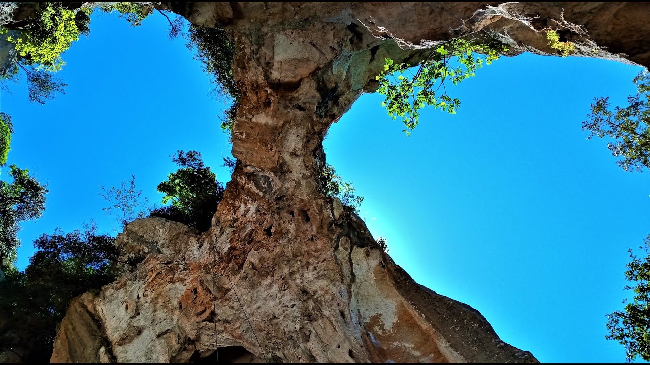 LIGURIA: escursionismo a Finale Ligure tra Storia, Natura e la spettacolare grotta dell'edera.