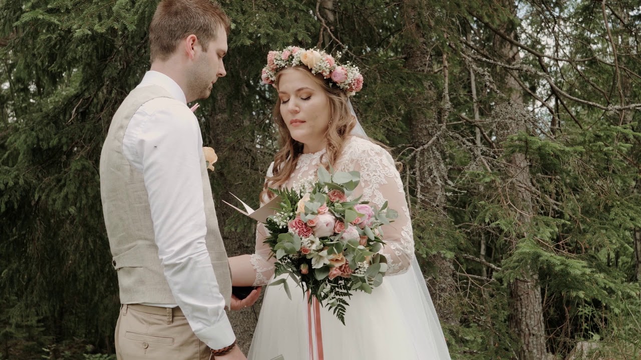 Intimate forest wedding Sweden