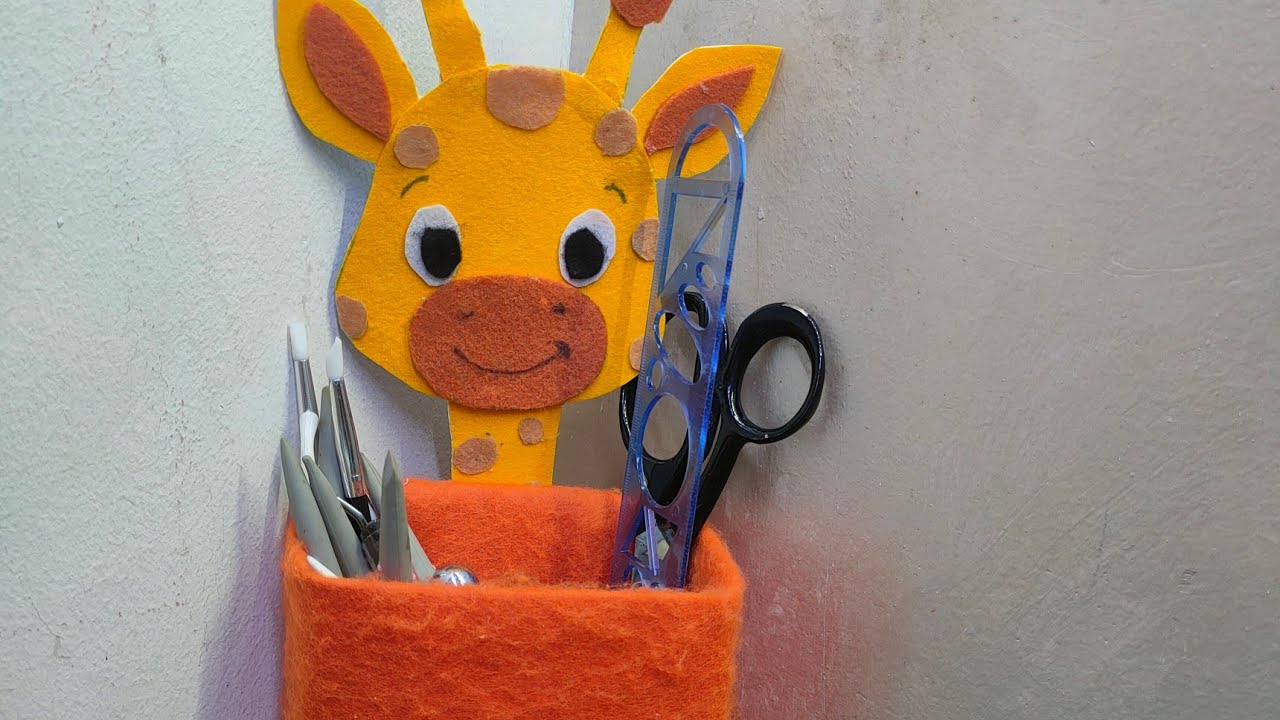 طريقة عمل مقلمة على شكل زرافة🦒🦒🦒# متنساش الاشتراك فى القناة والايك 😍إختراعات مامى❤️