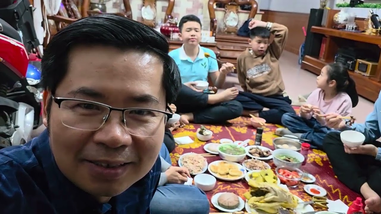 Mùng 4 tết Bính Ngọ, Bin, Mít sang nhà Bi dọn cỗ 🤩