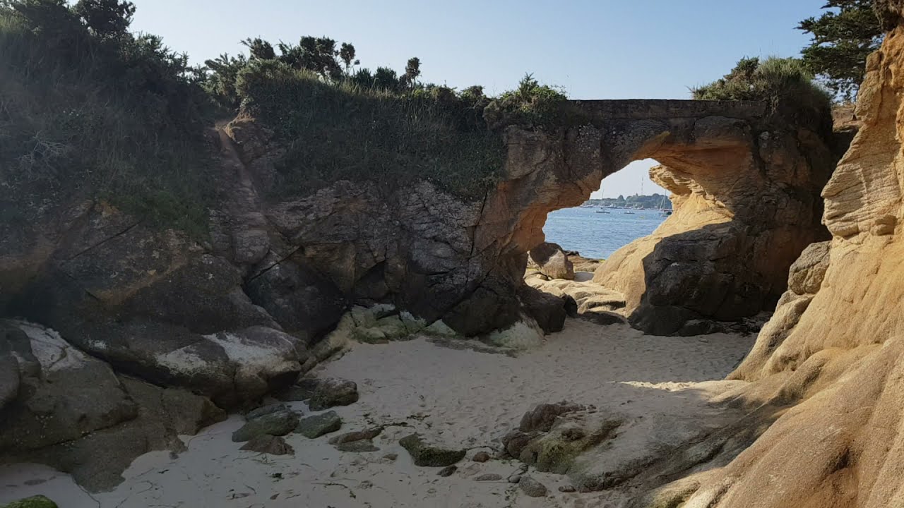 la roche percée de beg meil à fouesnant