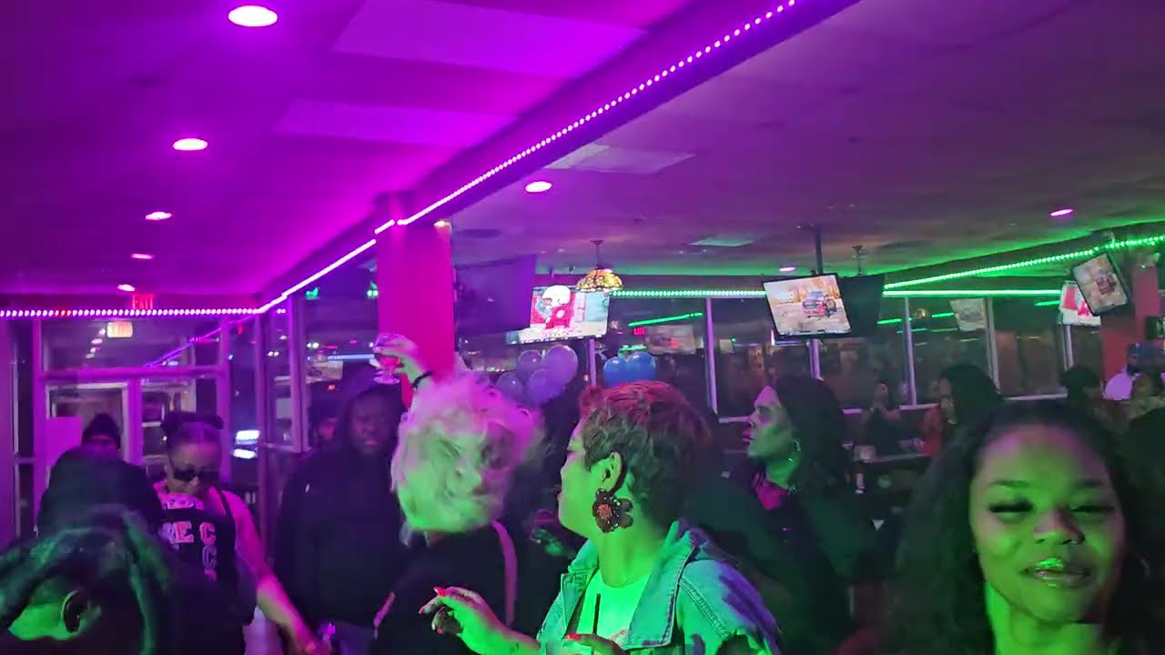 Still Familiar Band - 11-16-2024 - Steve Roy - Its a party going on - 🎬  🎬  🎬 🎬