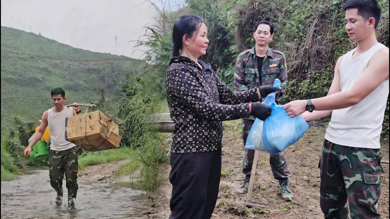 Der junge, verwaiste Veteran war &uuml;bergl&uuml;cklich, als Ban Tuyet ihn adoptierte.