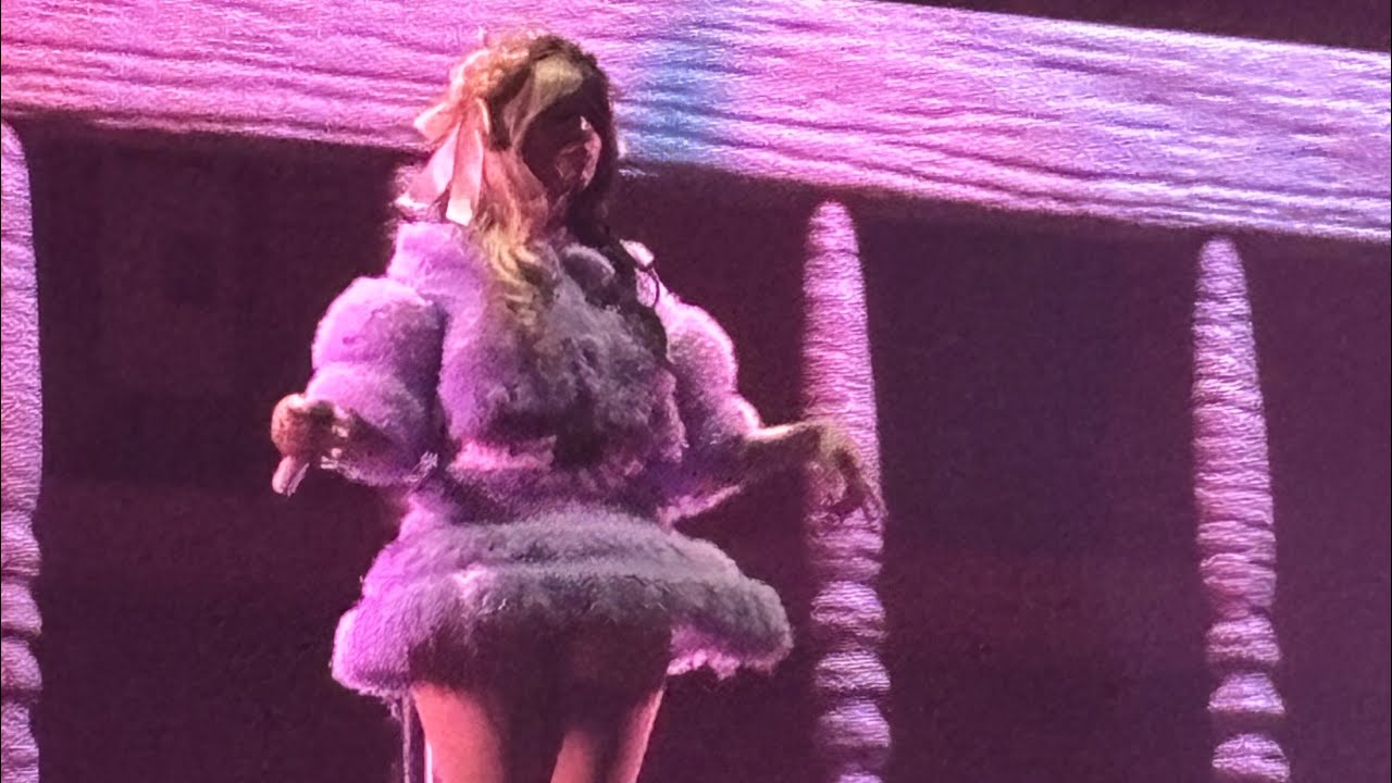 Melanie Martinez Trilogy Tour Inglewood Opening  “Crybaby” With Technical Difficulties!!