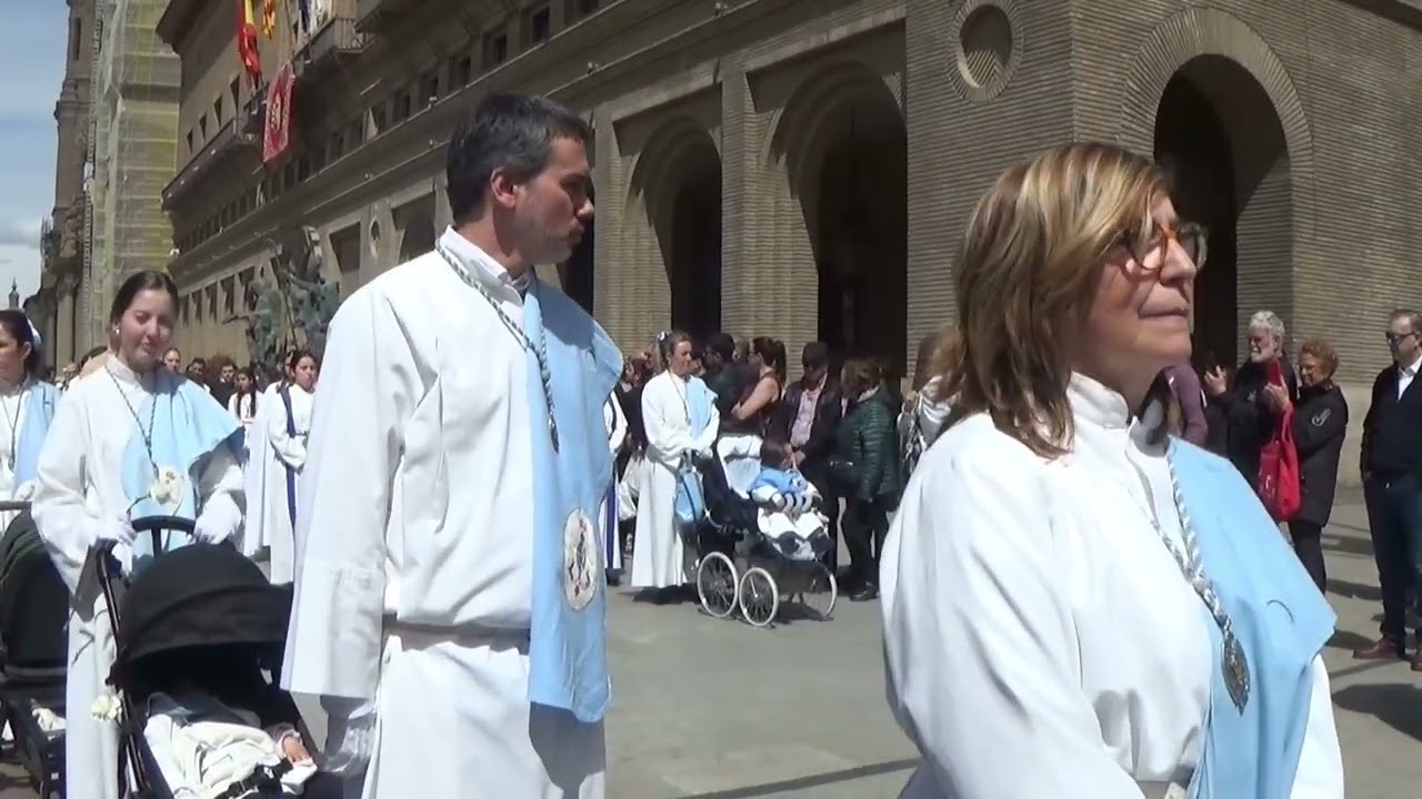 Semana Santa Zaragoza 2025 Resucitados domingo saliendo del Pilar