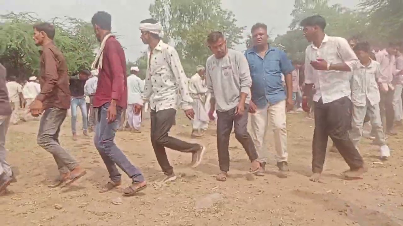 કતરી મે નાચ રહે હૈ 