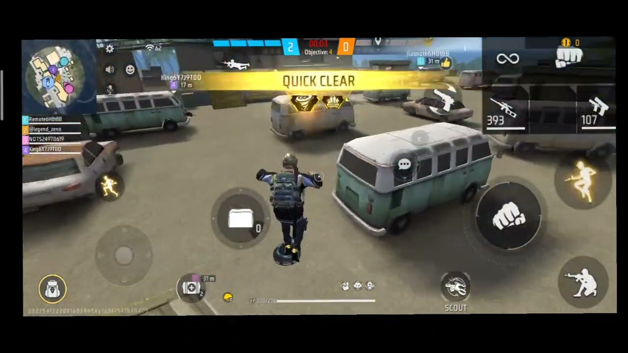 PLAYING FREE FIRE 😯