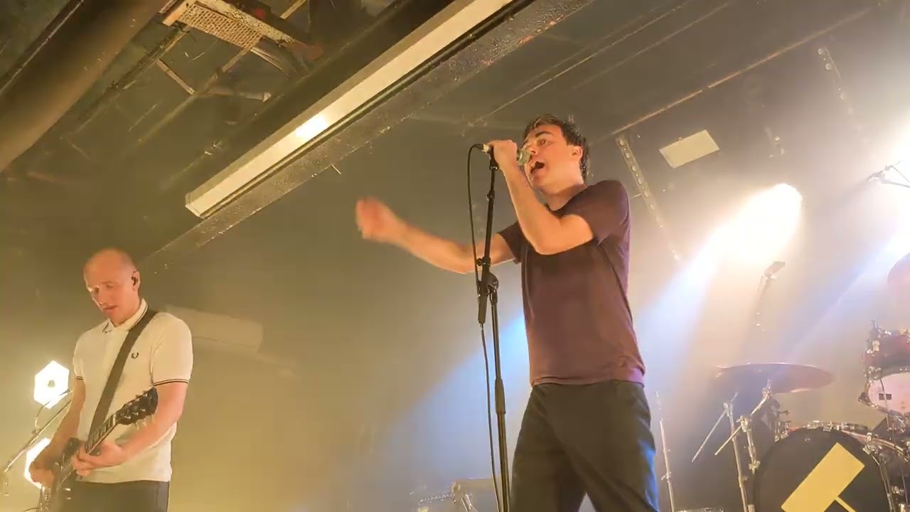 Hard-Fi - Hard to Beat (Live)