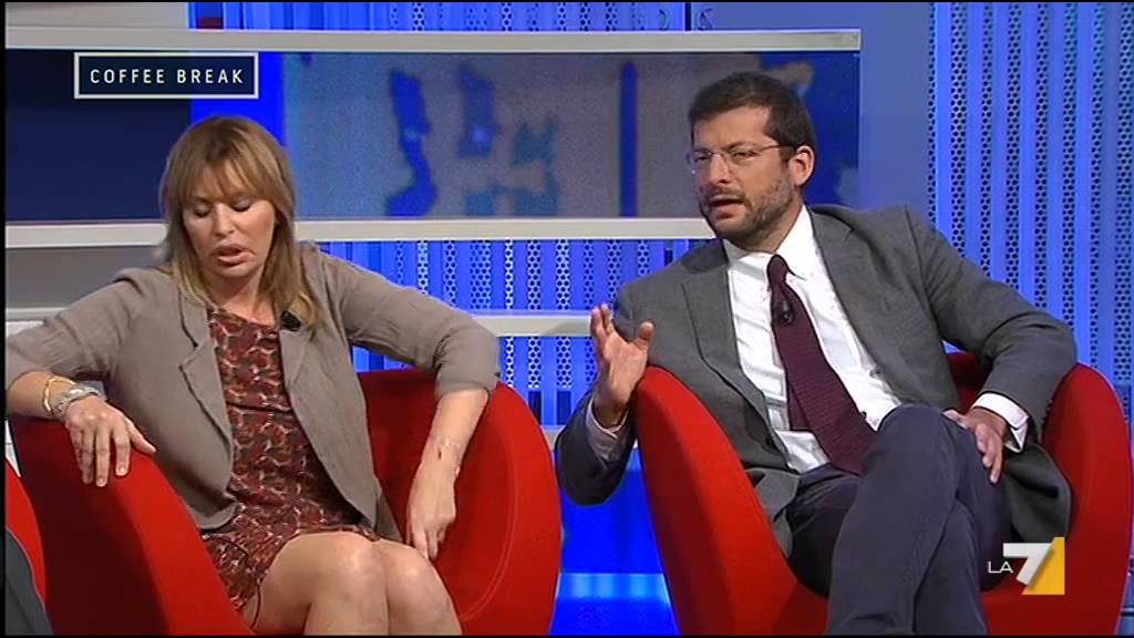 Mussolini a Romano: "Sei un bipolare, non mi puoi attaccare nelle pause pubblicitarie"