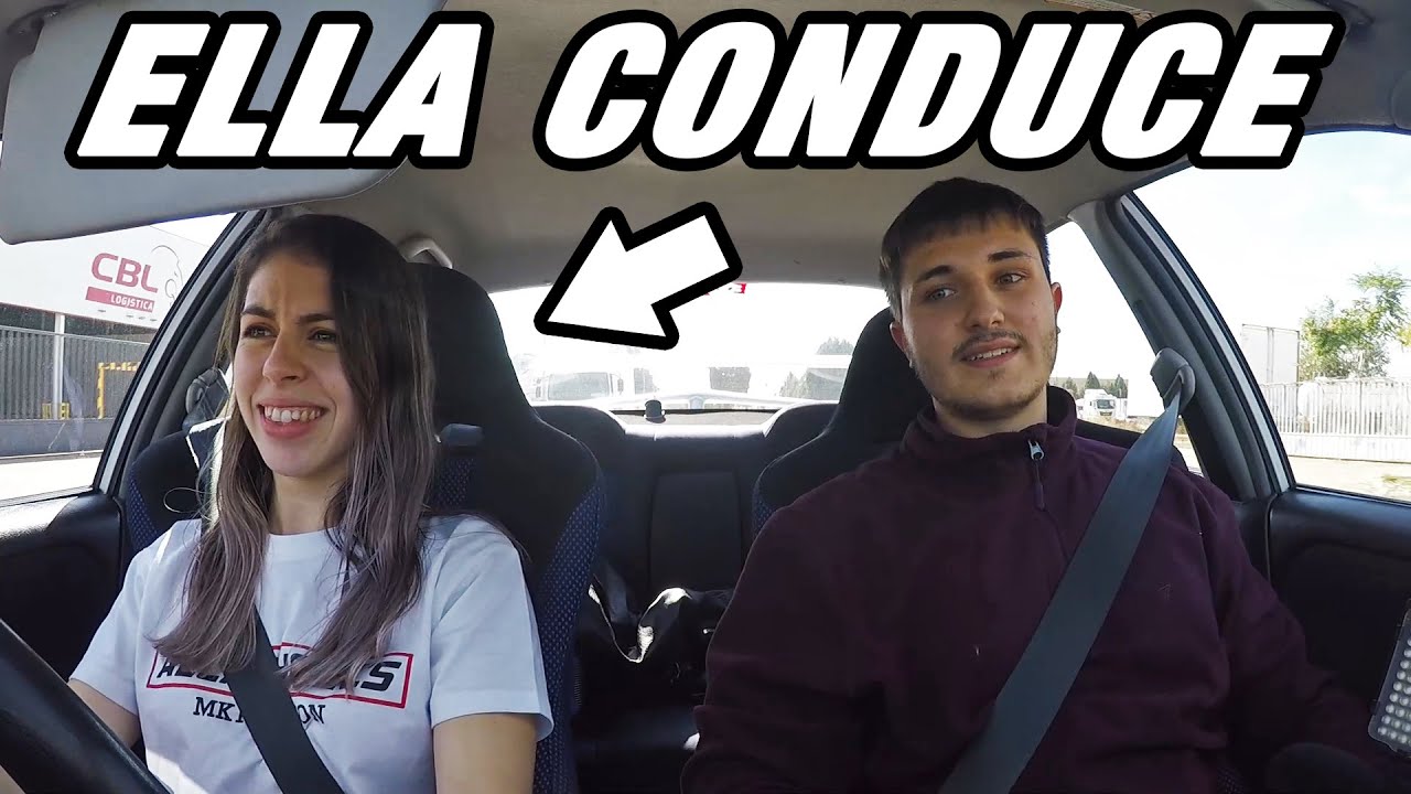 Xana reacciona al Evo VI 😆 El mejor coche para conducir con volante a la derecha por primera vez 🤣