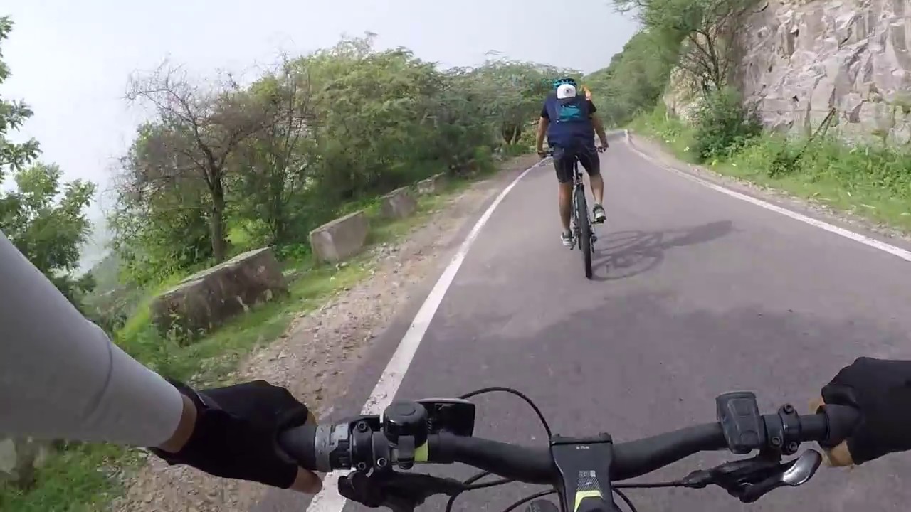 Audi Vs Bicycle II Btwin Rockrider 560 II Nahargarh Fort II Down hill