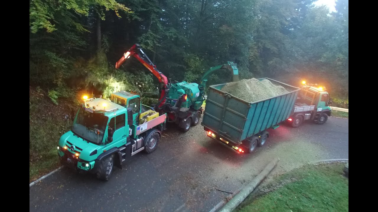 Mercedes Benz Unimog und Jenz Hacker beim Forstunternehmen Spinner