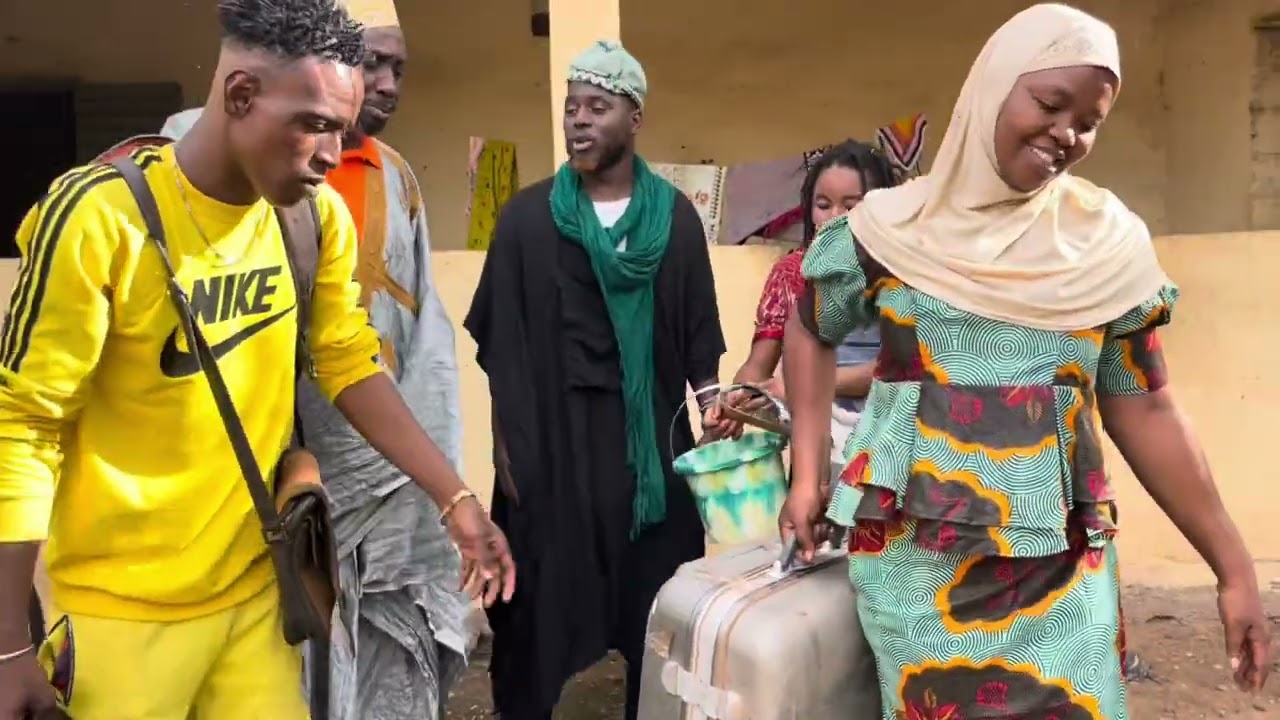 Voyage de mamou à dubai elle à raté son vol ✈️ 😂😂😂