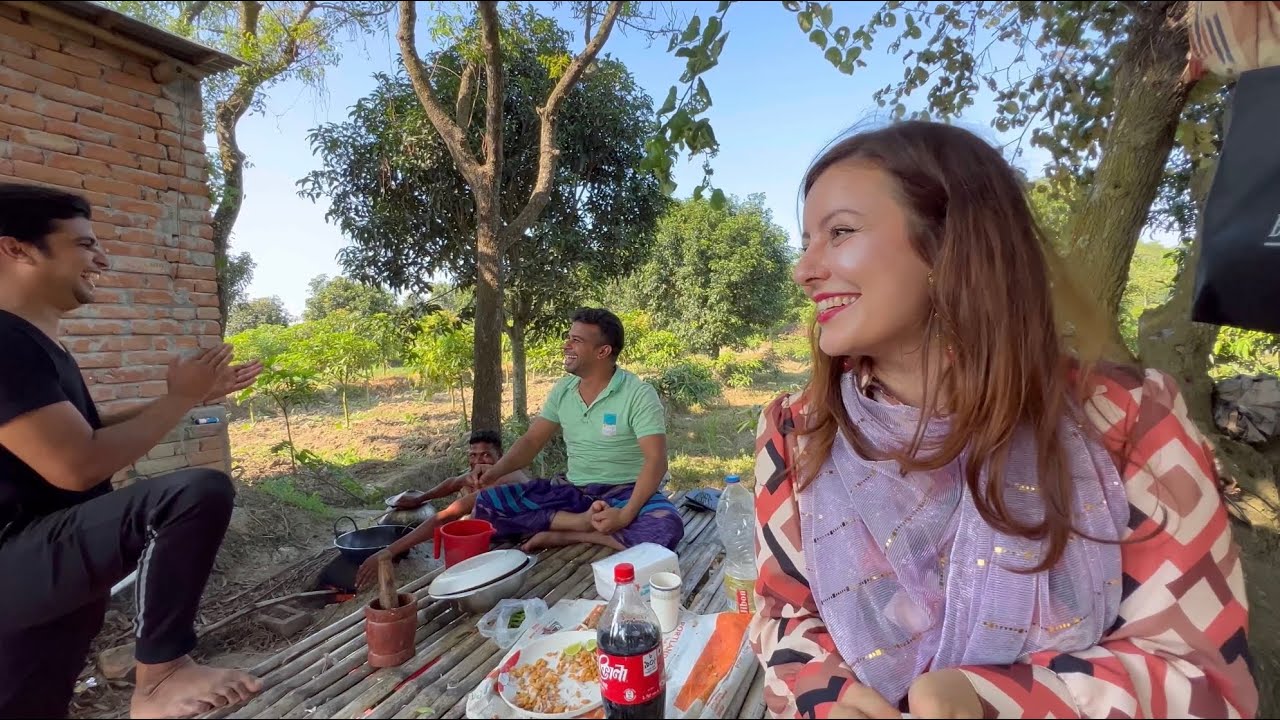 গ্রামের ছেলেদের সাথে বিদেশিনীর পিকনিক! Foreigner's picnic with the boys of the village
