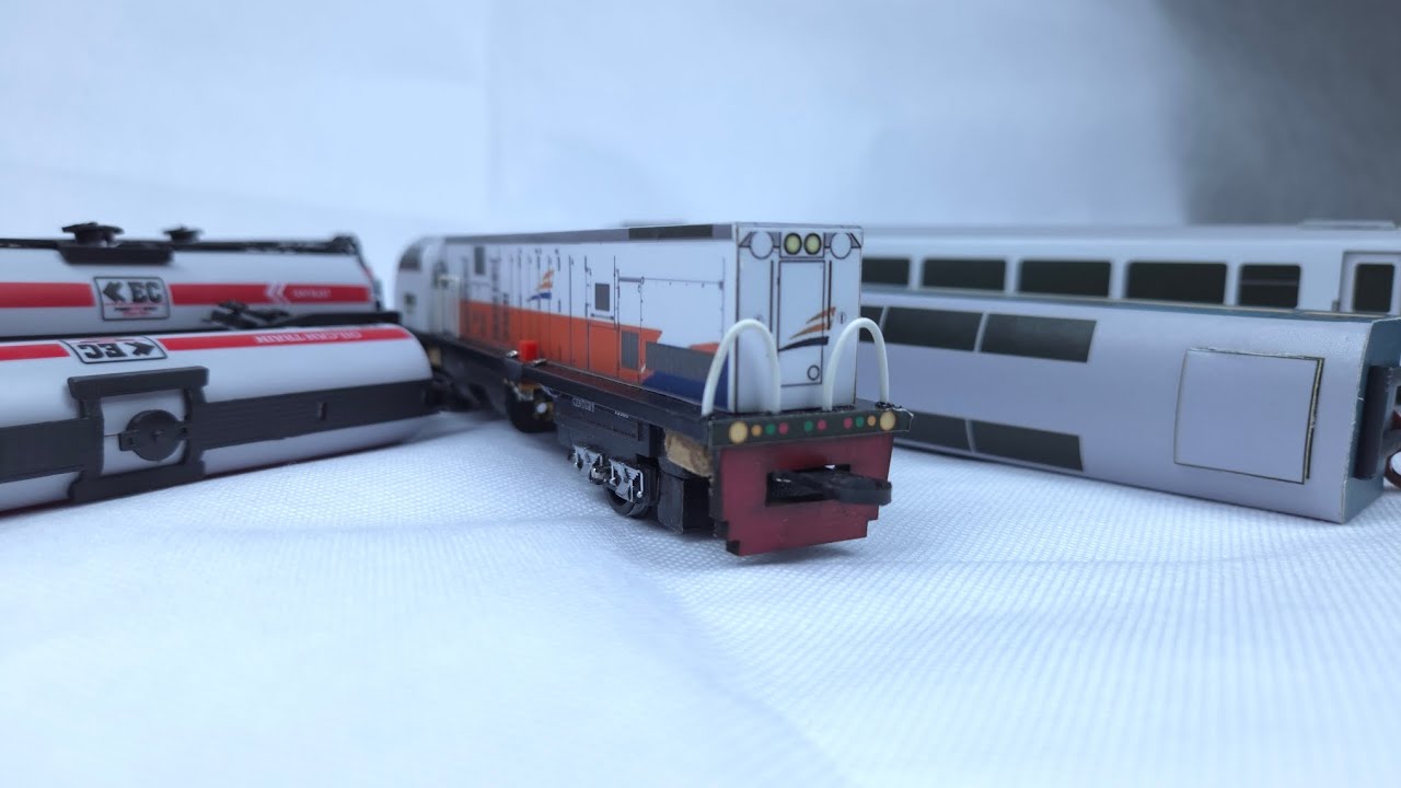 ASMR Unboxing and test drive  CC 203 miniature train