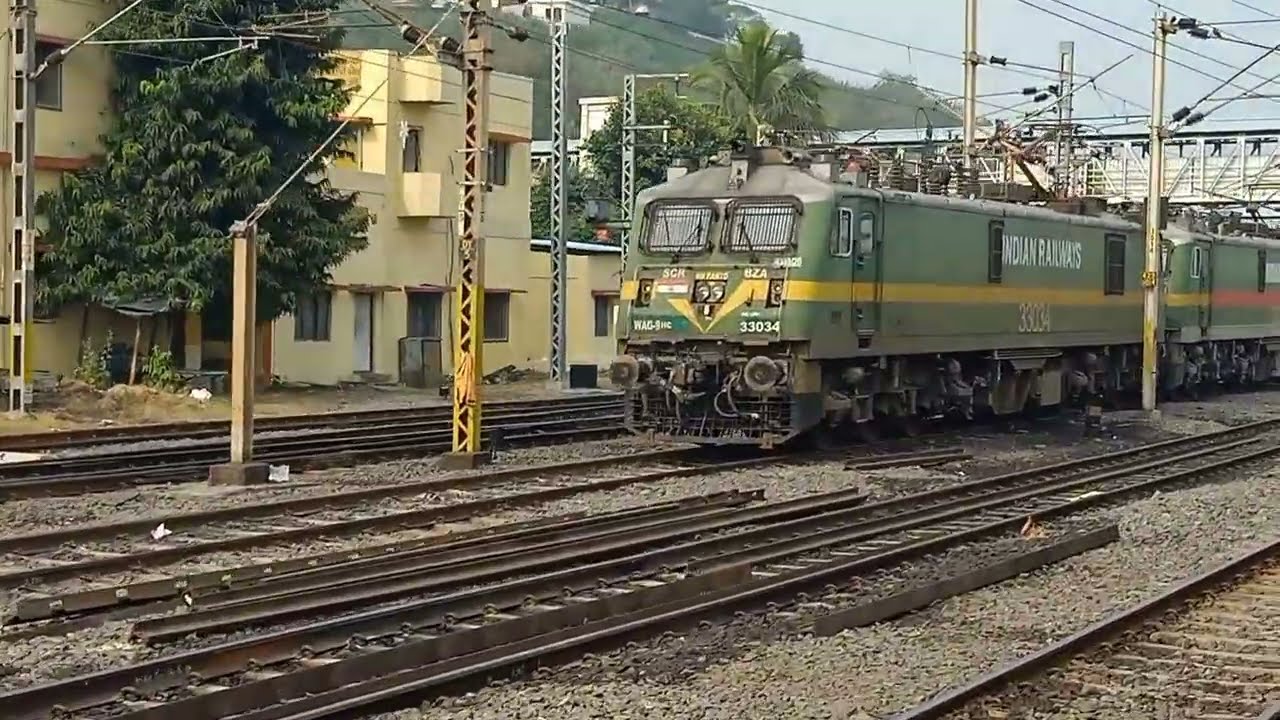 Tambaram - Santragachi Antyodaya SF Express | Vijayawada Junction railway station | Krishna River 