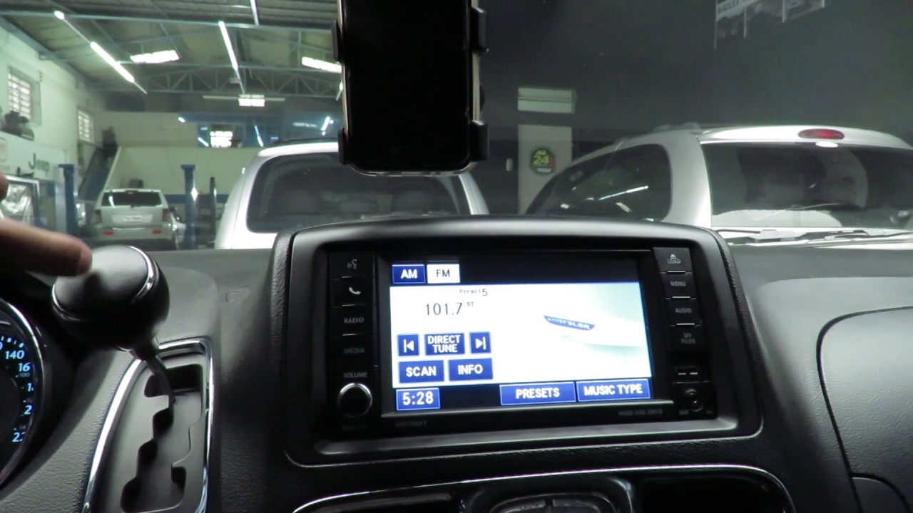 Como parear seu smartphone com o rádio uConnect - Chrysler, Dodge e Jeep