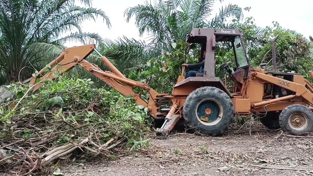BACKHOE CASE 580 SUPER E CUCI KEBUN