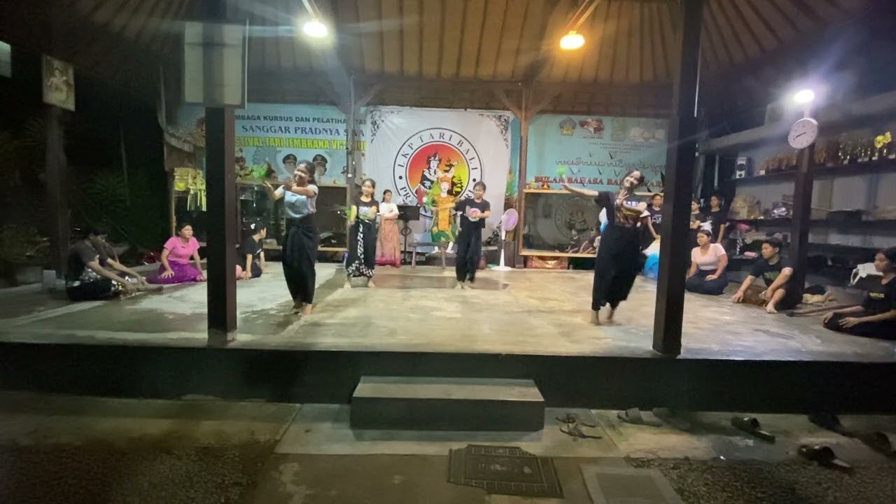 Dewi Danu