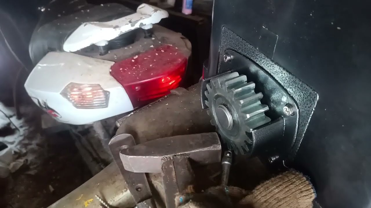 Установка электро двигателя на откатные ворота часть 1