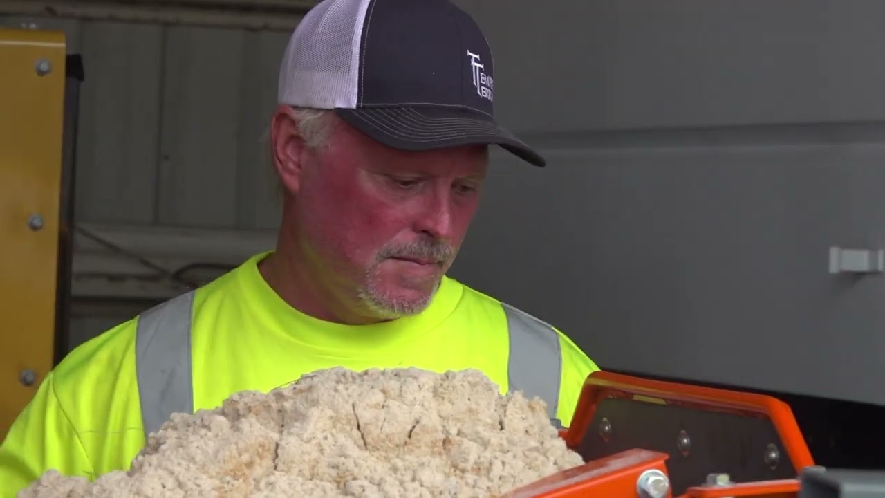ZNEWS 10/15/25 Sand bagging machine helps with hurricane prep