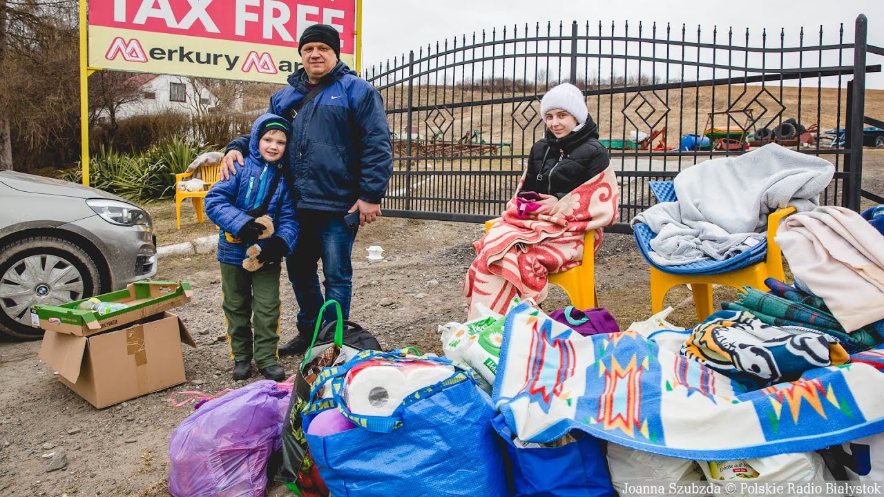 Ukraińcy z Charkowa po przekroczeniu granicy w Hrebennem (napisy PL)