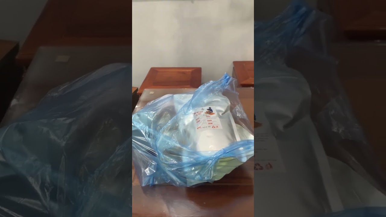 Em dũng cảm cảm thấy hạnh phúc khi được nắm tay con trai ạ