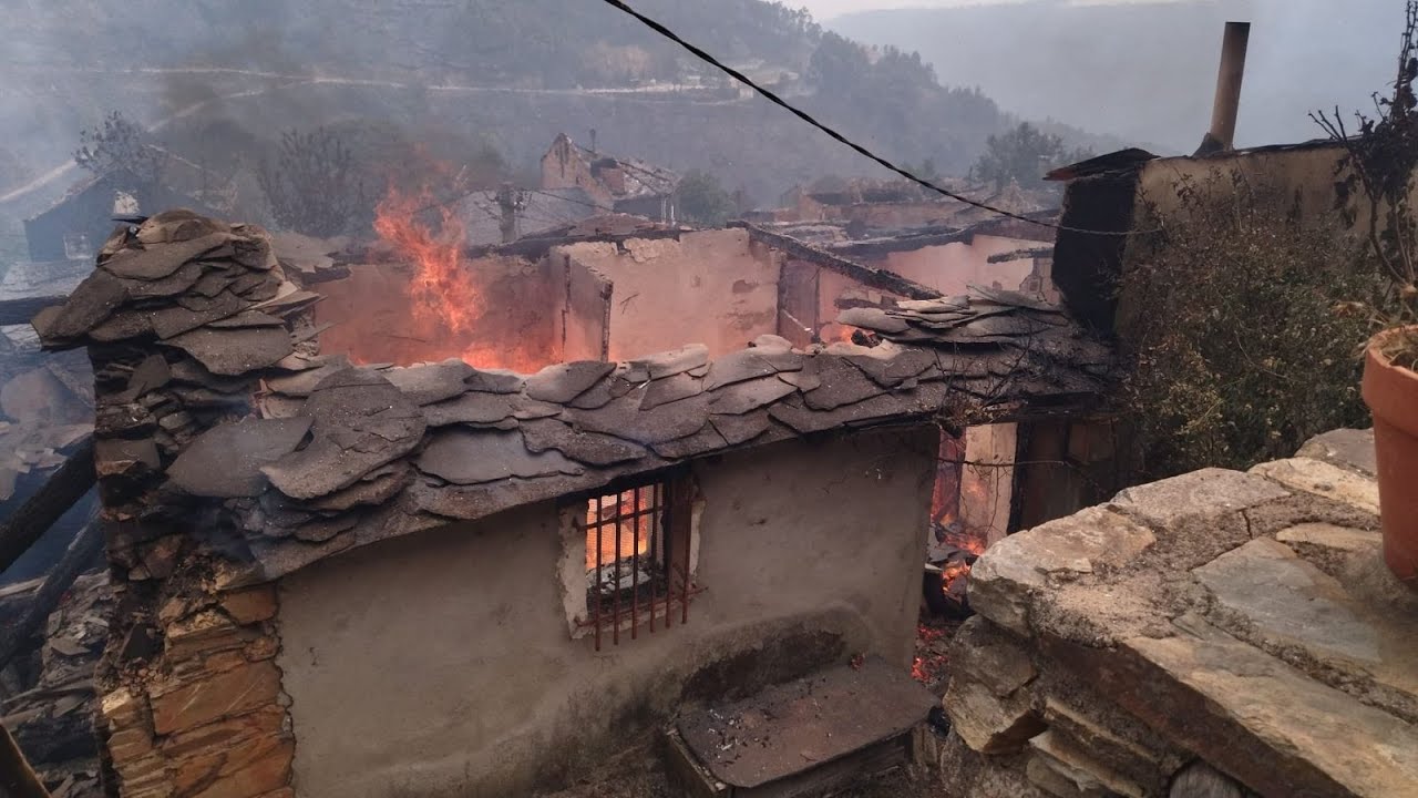 El pueblo de San Vicente de Leira tras el fuego