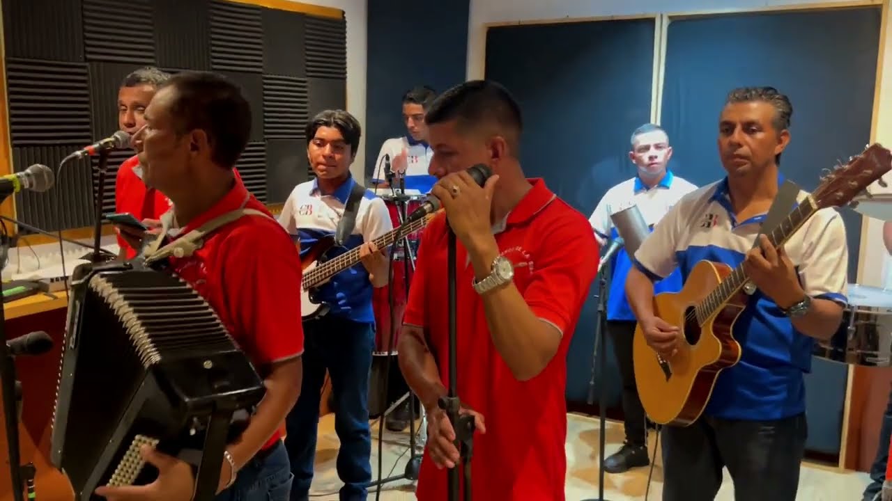 RANCHEROS DE LA SIERRA La gorra No se me cae & Brujita