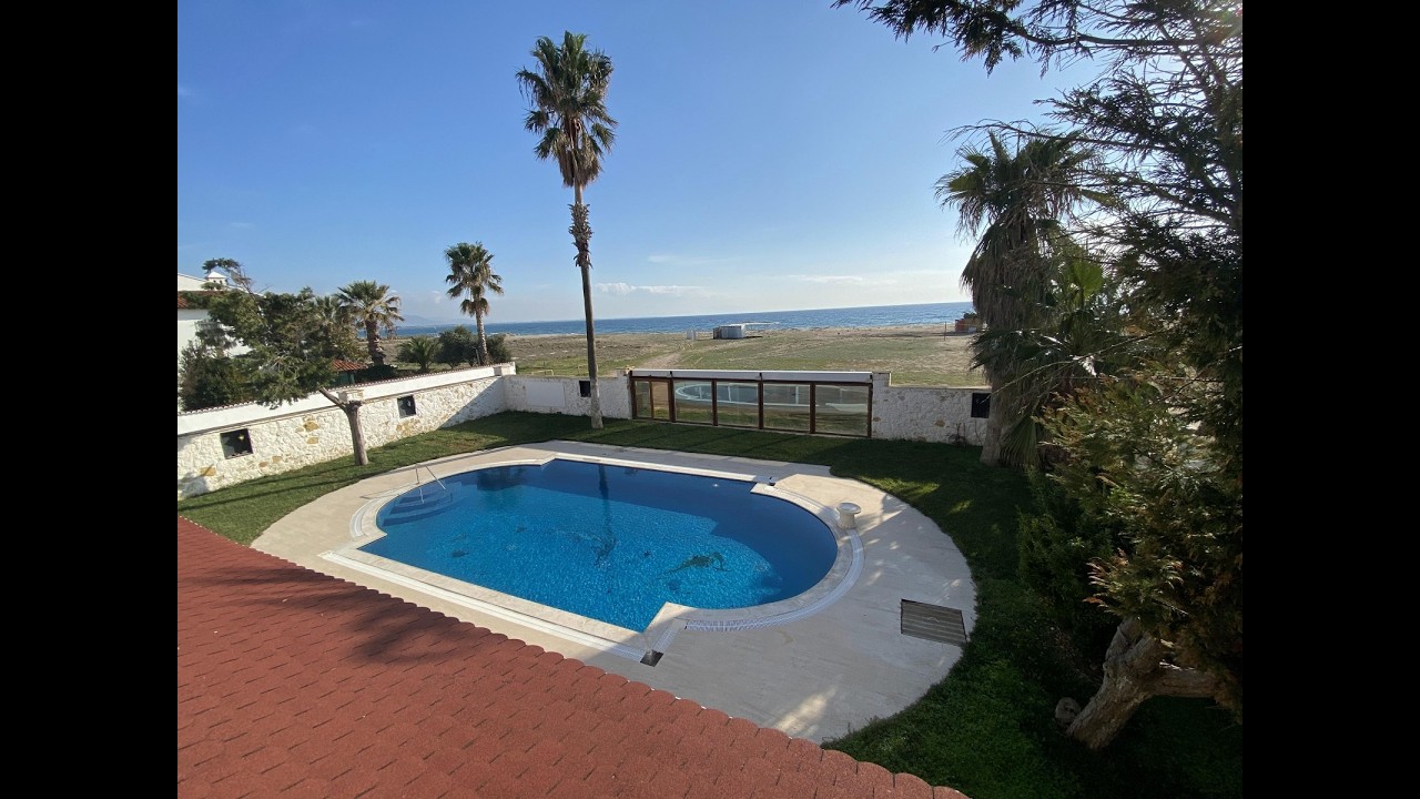 BALIKESİR AYVALIK SARIMSAKLI DA SATILIK MUHTESEM VİLLA DENİZE SIFIR.KOD:2745.H. C:+90-533-522-0028.