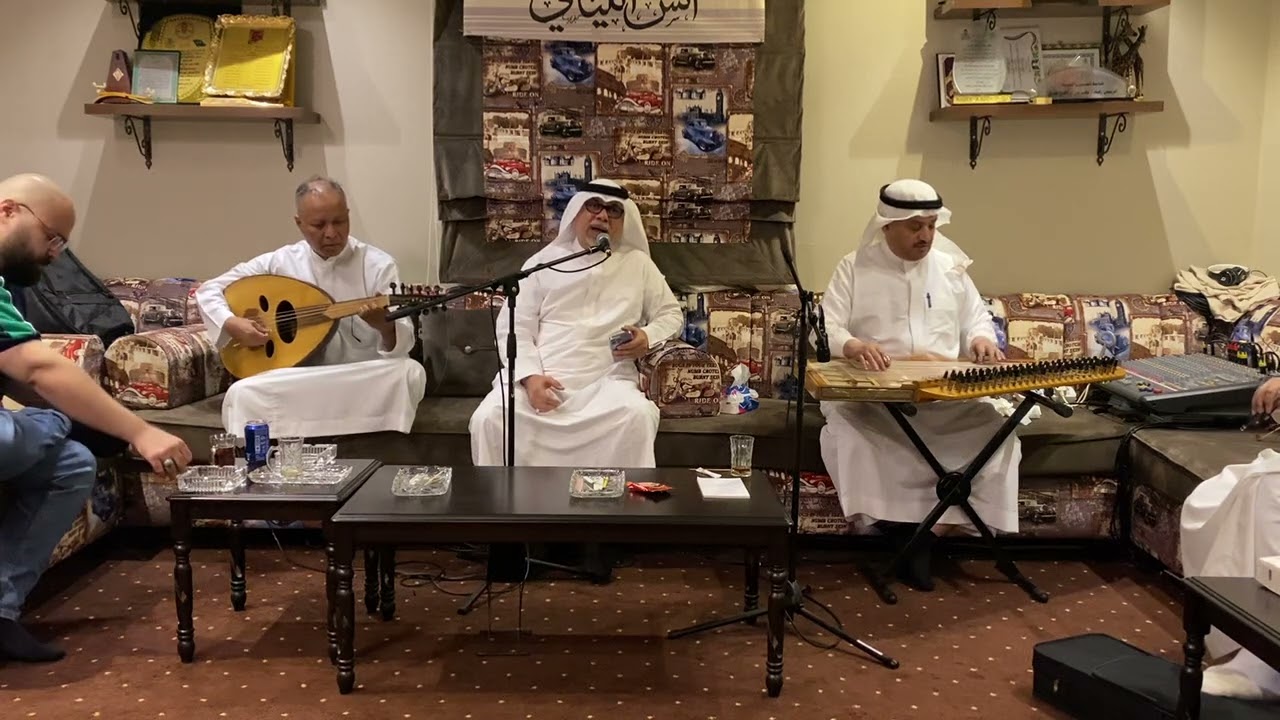 الفنان الجميل سراج عتيق يصحبه على القانون فيصل العتيبى وعلى العود عثمان رمانى