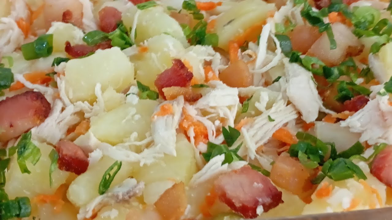 SALADA DE BATATAS COM BACON E FRANGO 