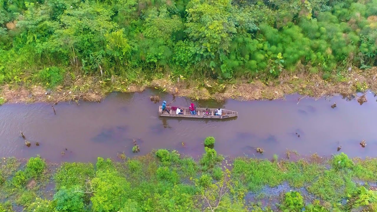 La pirogue, le moyen de transport le plus utilisé par les habitants de LOUESSI