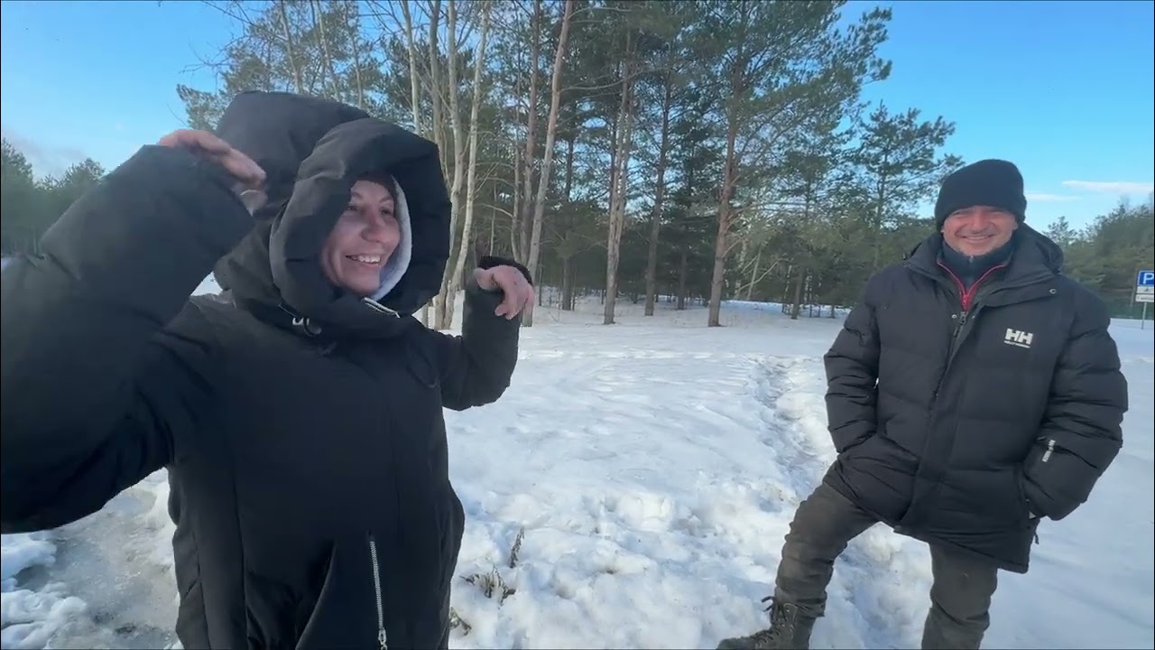 Люди леса собираются что бы поздравить Лены с днем рождение) мусорщик