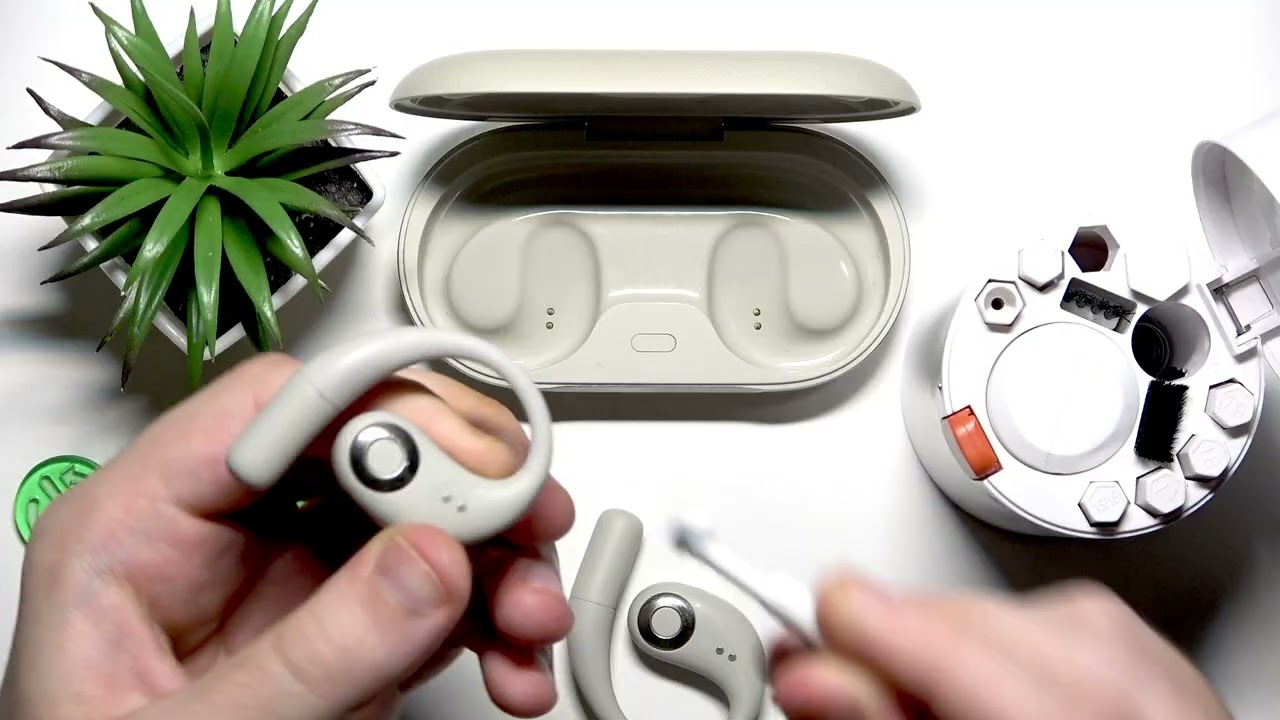 XIAOMI OpenWear &ndash; How to Clean Your Headphones