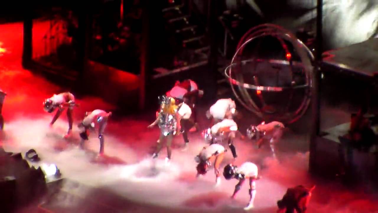 (HD) Lady GaGa - Bad Romance - The Monster Ball Tour (O2 Arena 26.02.2010)